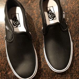 Women’s Vans size 6.5. Never worn!